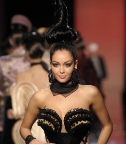 Culture/ Mode  Nabilla version Jean Paul Gaultier