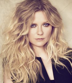 Marques et fournisseurs L'Oréal Professionnel s'offre Kirsten Dunst