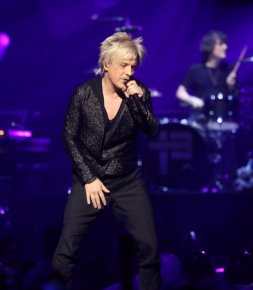 Culture/ Mode  Indochine adopte la blonde attitude