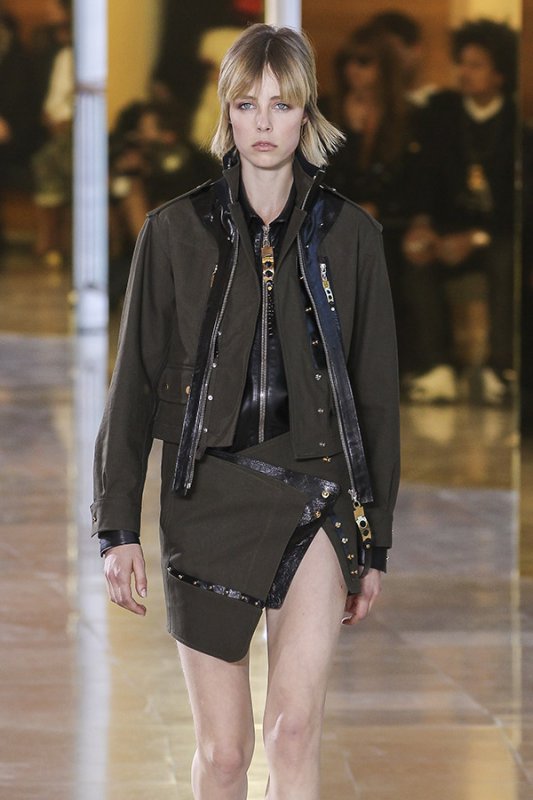 DÉFILÉS Anthony Vaccarello